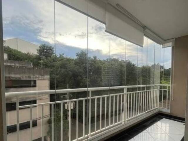 Venda em Jardim Tupanci - Barueri
